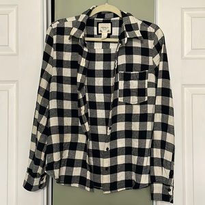 Great Condition and Cute! Women’s Plaid Button Down Shirt, Size Medium